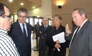 Elisabeth Borne, préfète de la région Poitou-Charentes, et de François-Emmanuel Blanc, directeur général de l'Agence régionale de santé Poitou-Charentes, Alain Claeys, président du conseil de surveillance du CHU de Poitiers, Jean-Pierre Dewitte, directeur général et le Pr Tourani.