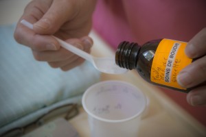 Les bains de bouche aromatiques sont composés de trois huiles essentielles antifongiques, anti inflammatoires et cicatrisantes, diluées dans une huile végétale.