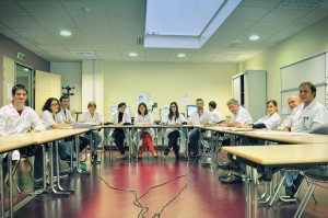 Tous les lundis, une réunion de concertation pluridisciplinaire sur les carcinoses péritonéales – qui réunit la chirurgie des cancers gynécologiques, digestifs, les cancérologues gynécologiques et digestifs – est organisée au CHU de Poitiers.