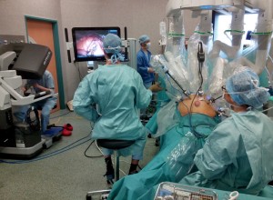 Chirurgie de l'obésité : by-pass avec le robot chirurgical réalisé par le Pr Jean-Pierre Faure, au CHU de Poitiers