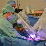 Opération d'un prolapsus au CHU de Poitiers par le Dr Marie-Line Barussaud avec le robot chirurgical