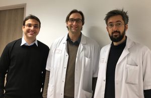 De gauche à droite : le Dr José Eugênio Aubert Da Rocha Junior, urologue à Manaus (Brésil), le Dr Thomas Charles, chef du service d’urologie du CHU de Poitiers, et le Dr Simon Bernardeau, urologue.